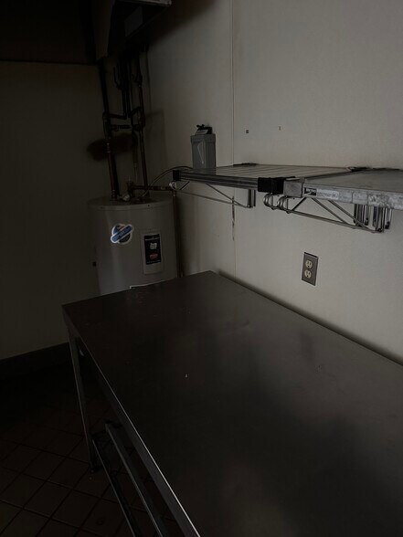 More Photos Of 855 S Broadway, Wind Gap General Retail For Lease