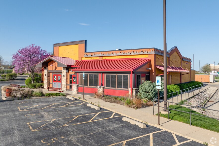 More Photos Of 7411 N Grand Prairie Dr, Peoria Restaurant For Lease