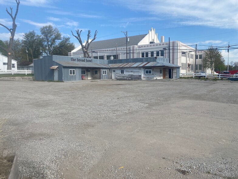 Primary Photo Of 100 Oregon St, Hiawatha Flex For Sale