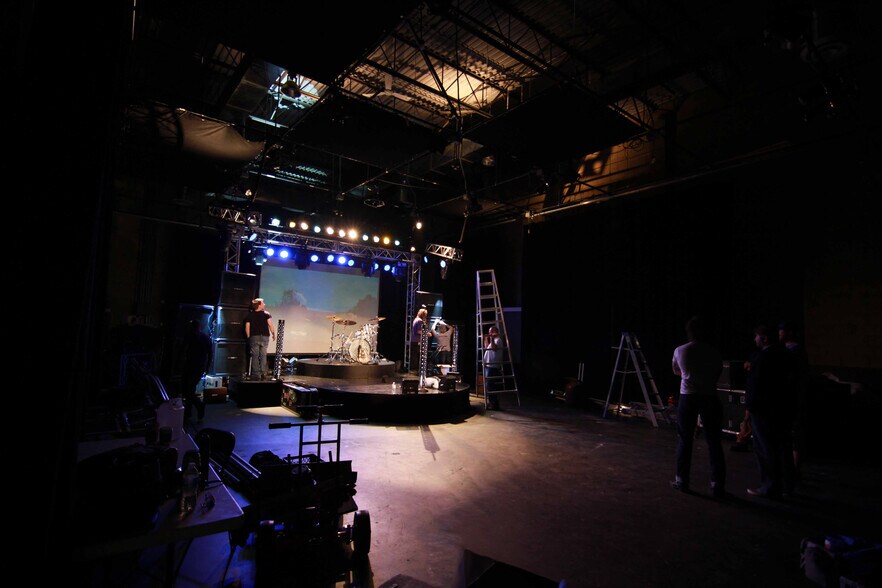 More Photos Of 2875 107th Ave SE, Calgary Light Distribution For Sale