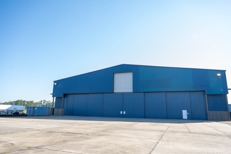 More Photos Of 7095 Roscoe Turner Rd, Kiln Airplane Hangar For Lease