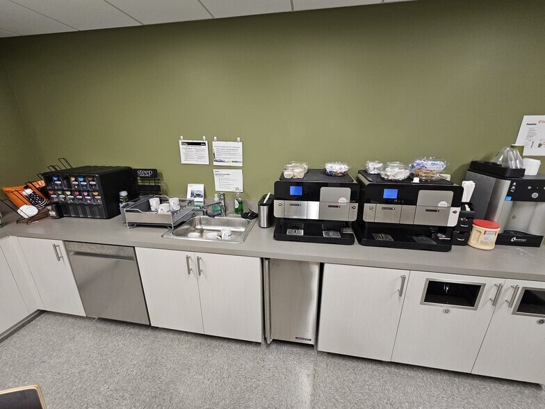 More Photos Of 70 Garden Ct, Monterey Medical For Lease