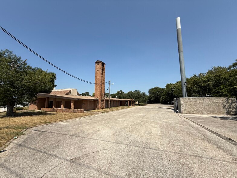 More Photos Of 908 Old Koenig Ln, Austin Religious Facility For Sale