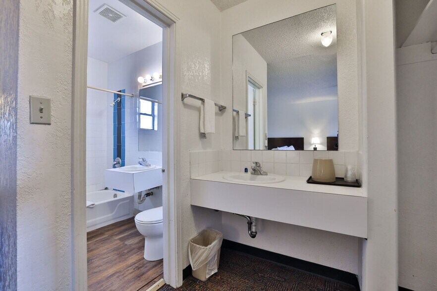 More Photos Of 1623 S Nevada Ave, Colorado Springs Hotel For Sale