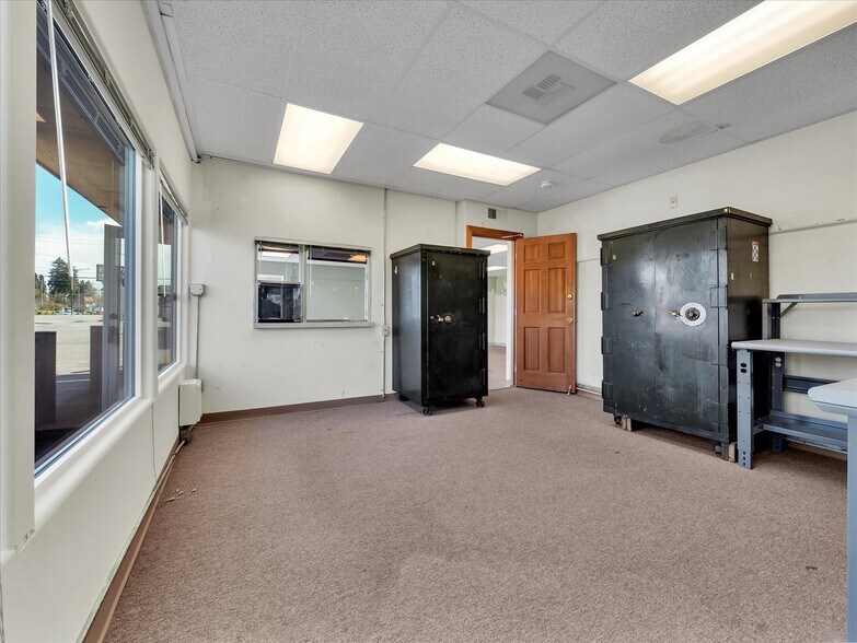 More Photos Of 3710 6th Ave, Tacoma General Retail For Sale