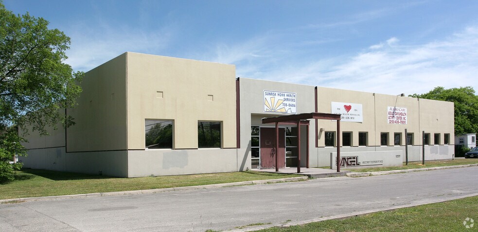 More Photos Of 5357 W Commerce St, San Antonio Flex For Sale