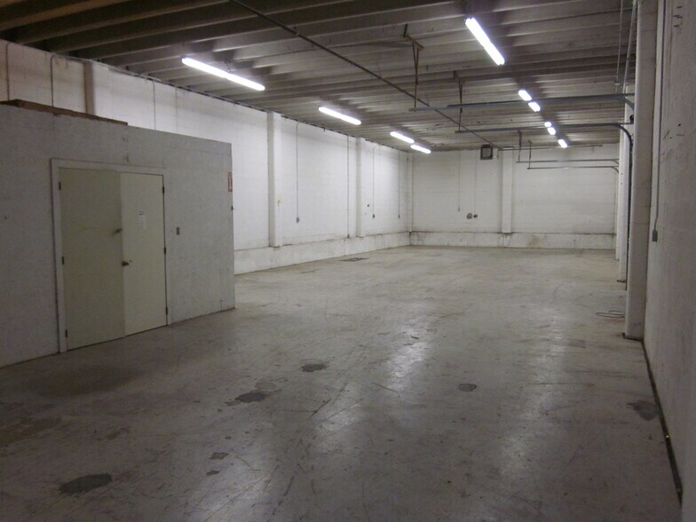 More Photos Of 135 Braniff Dr, San Antonio Manufacturing For Lease