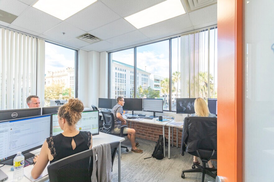 More Photos Of 25 N Market St, Jacksonville Coworking Space