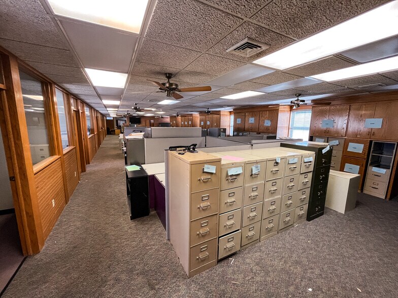 More Photos Of 6631 E Kellogg Dr, Wichita Office For Sale