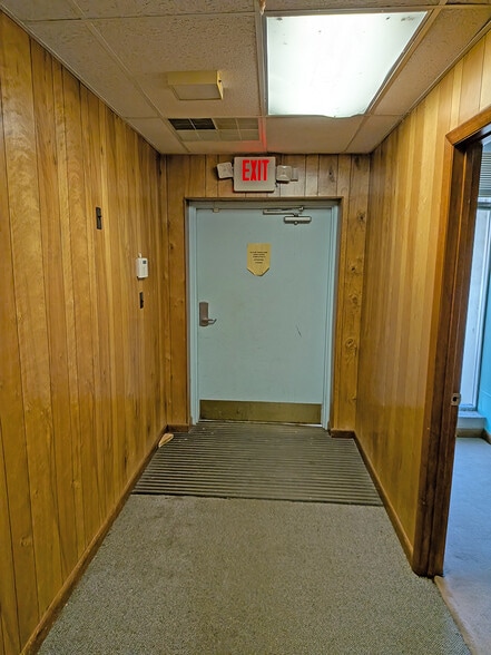 More Photos Of 2001 W Main St, Carbondale Office For Lease