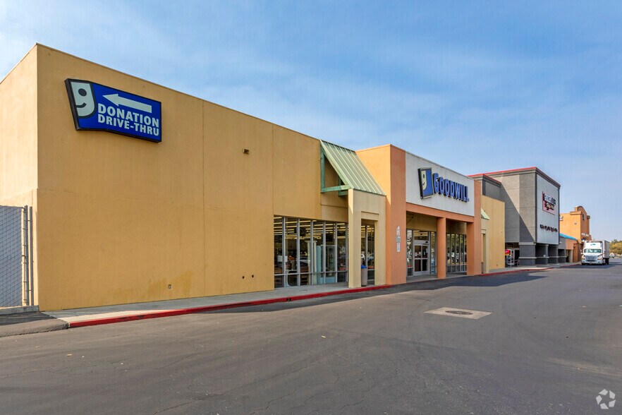 More Photos Of 1121 Olive Dr, Bakersfield Unknown For Lease