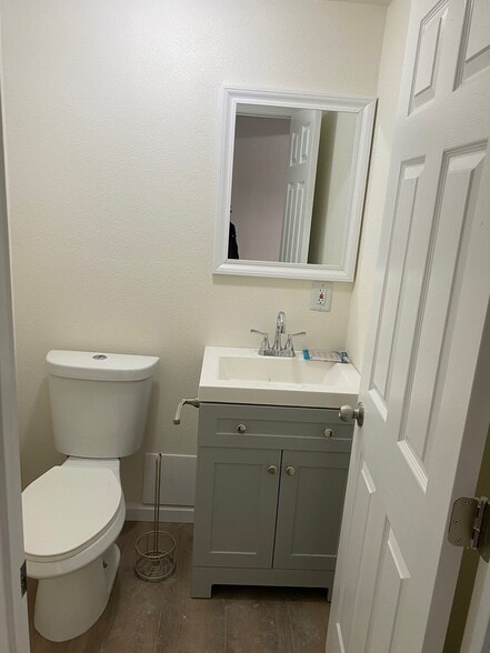 More Photos Of 2151 Lone Mountain Dr, Carson City Showroom For Lease