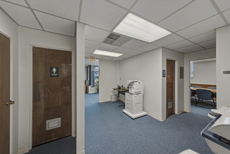 More Photos Of 215 Mary Reckeweg Way, Bartow Office For Sale