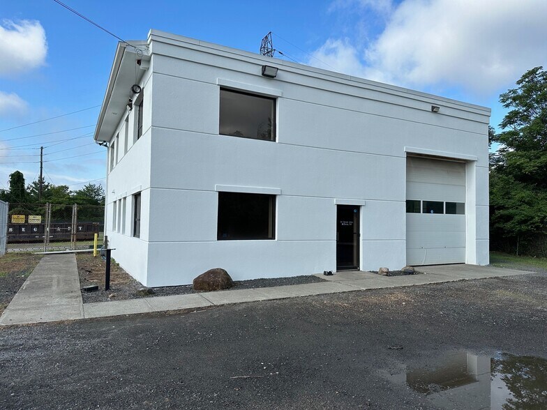 More Photos Of 83 Gross Ave, Edison Warehouse For Lease