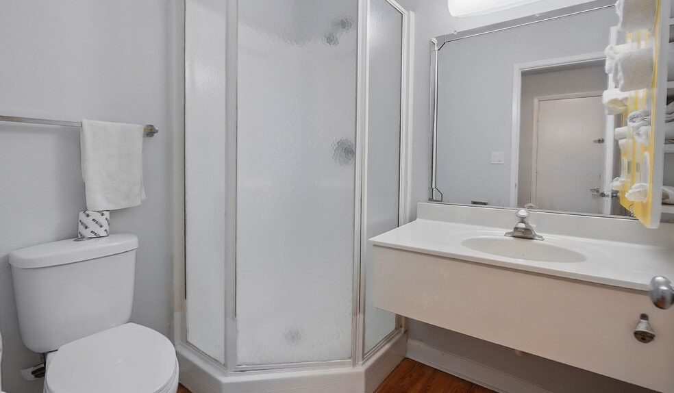 More Photos Of 1600 N Main St, Normal Hotel For Sale
