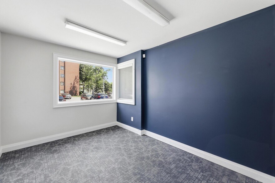 More Photos Of 60 King St W, Hamilton Office For Sale