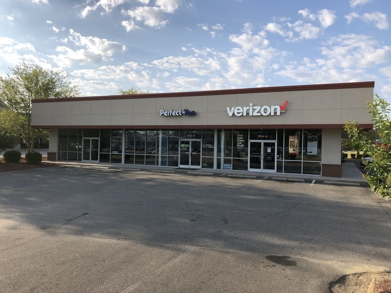 Primary Photo Of 1104 N Brightleaf Blvd, Smithfield Storefront For Lease