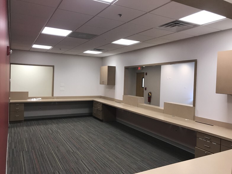 More Photos Of 100-196 W Illinois Hwy, New Lenox Storefront Retail Office For Lease
