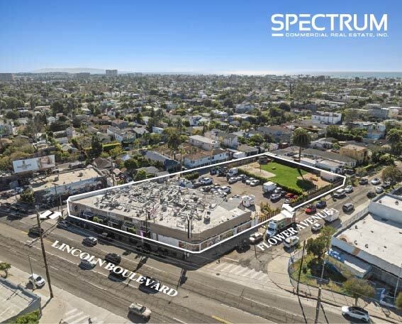 More Photos Of 401-411 Lincoln Blvd, Venice Restaurant For Lease