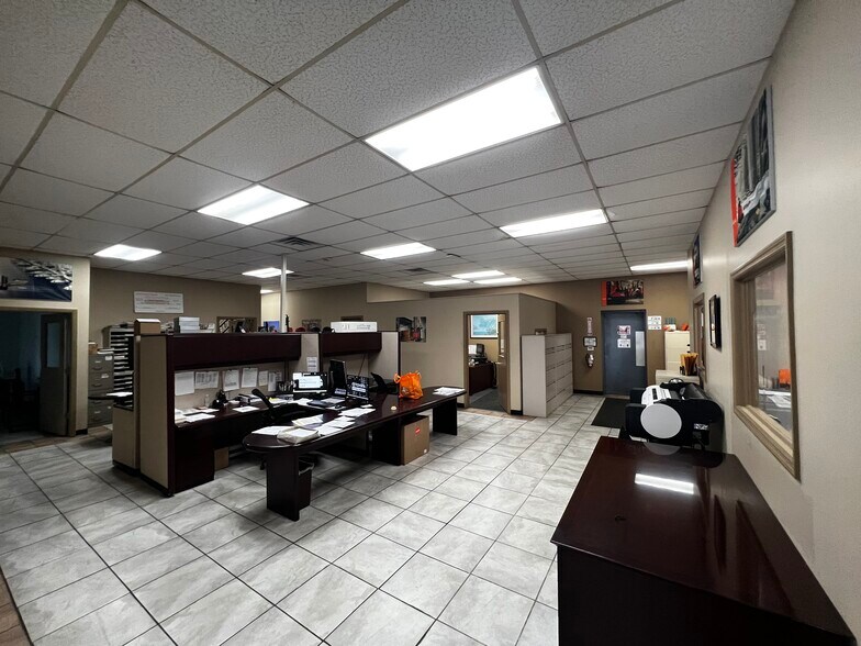 More Photos Of 560 Cynthia St, Jacksonville Warehouse For Sale