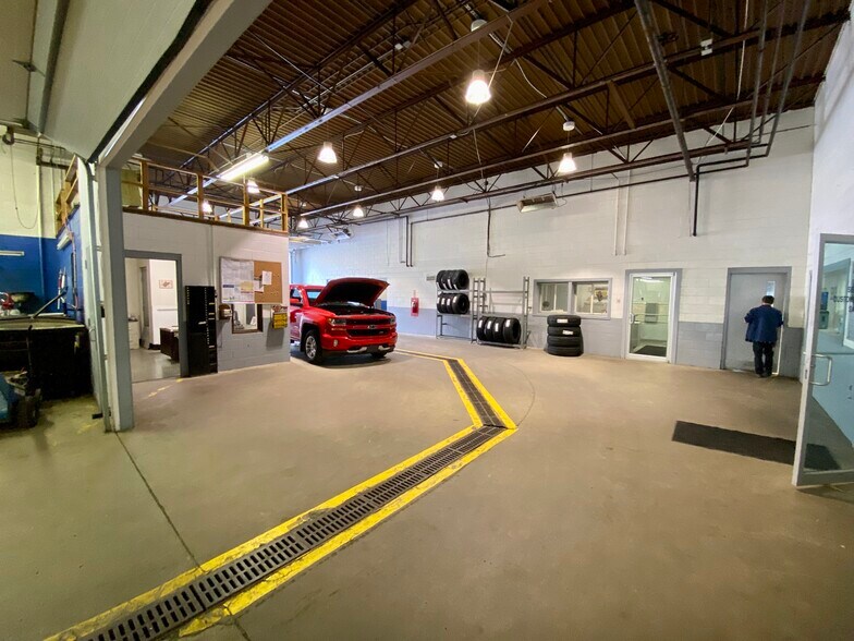 More Photos Of 1229 Country Club Mnr, Fairmont Auto Dealership For Sale