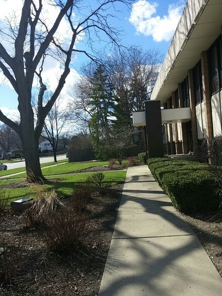 More Photos Of 4200 Euclid Ave, Rolling Meadows Office For Lease