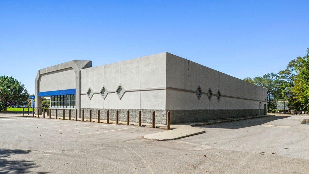 More Photos Of 102 State Rd, Dowagiac Drugstore For Lease