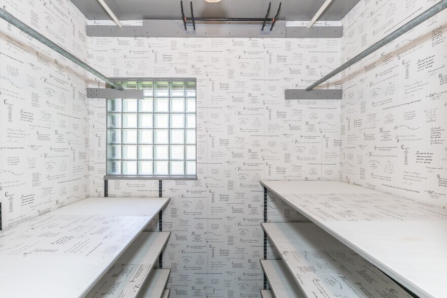 More Photos Of 131 Copenhaver St, Marion Shelter For Sale