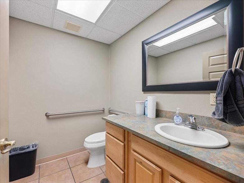 More Photos Of 2545 Aerial Way SE, Salem Warehouse For Sale