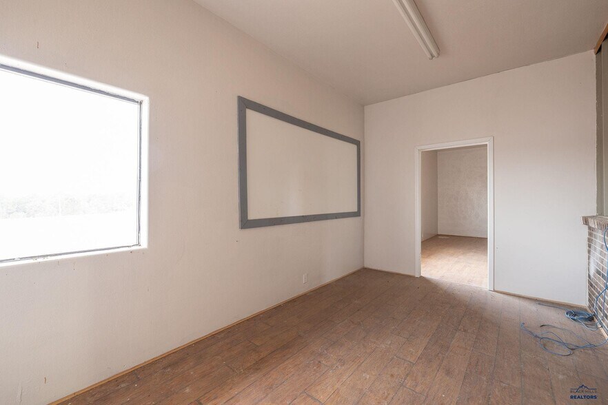More Photos Of 27592 N 79 Hwy, Hot Springs Warehouse For Lease