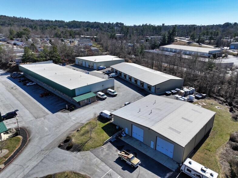 More Photos Of 1-18 Business Park Cir, Arden Light Distribution For Lease