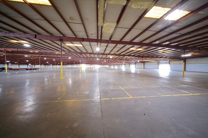 More Photos Of 847 W Main St, Lake City Warehouse For Lease
