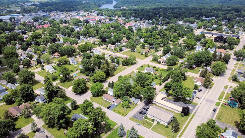 More Photos Of 511 Vine St, Wisconsin Dells Apartments For Sale