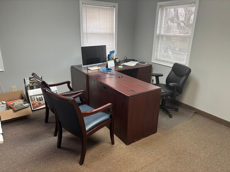 More Photos Of 4248-4250 Chain Bridge Rd, Fairfax Medical For Lease