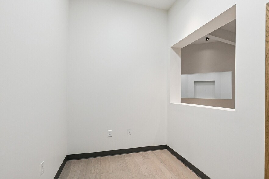 More Photos Of 8411 Parc Pl, Chalmette Office For Sale