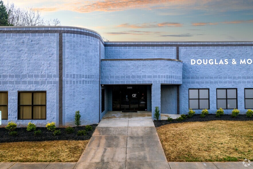 More Photos Of 3400 Latrobe Dr, Charlotte Flex For Lease