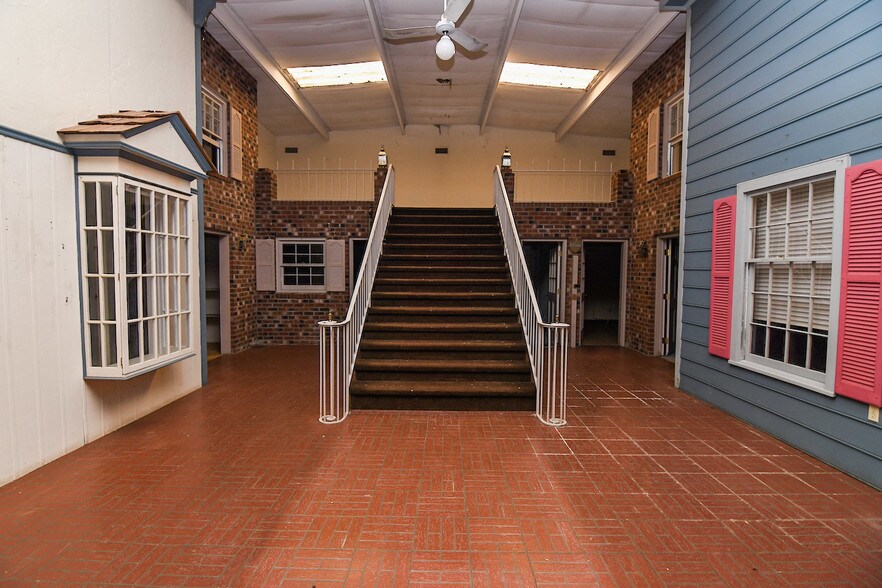 More Photos Of 106 W North Railroad St, Four Oaks Storefront For Sale