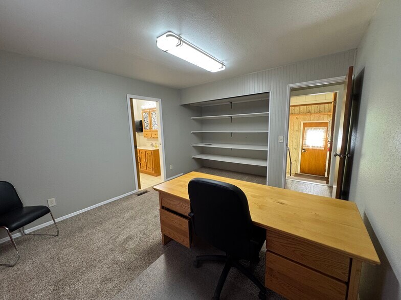More Photos Of 216 N Whitley Dr, Fruitland Office For Sale