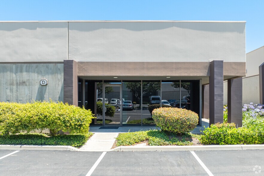More Photos Of 2862 Walnut Ave, Tustin Flex For Lease