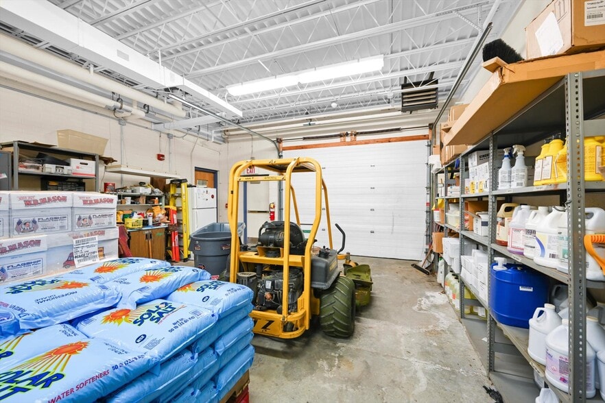 More Photos Of 2835 Mountain View Dr, Bath Office For Sale