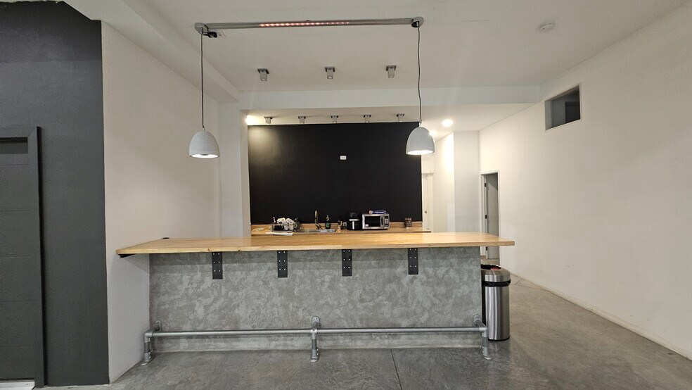 More Photos Of 161-163 NE 24th St, Miami Office For Lease