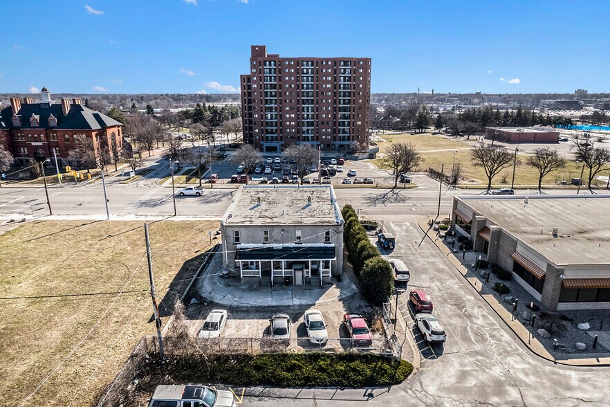 More Photos Of 1001 N Saginaw St, Flint Apartments For Sale