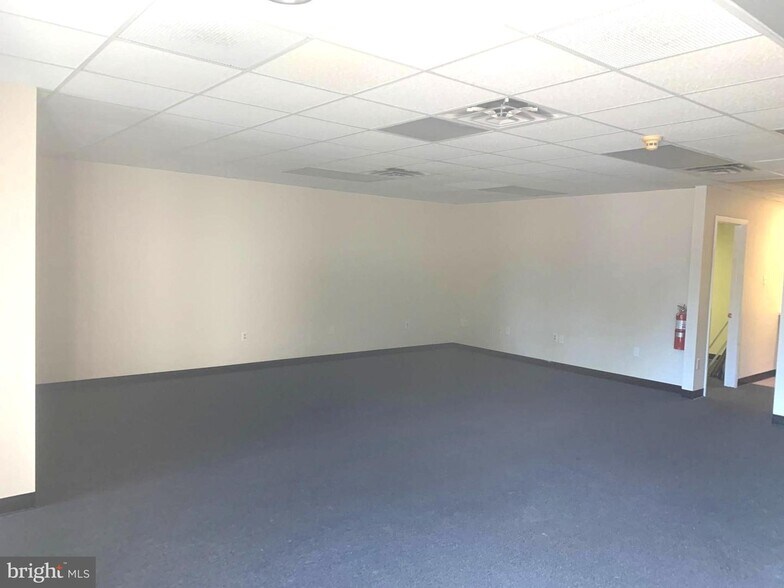 More Photos Of 111 E Pennsylvania Blvd, Feasterville Trevose Office For Sale