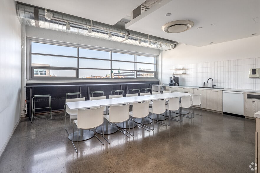 More Photos Of 6750 Av de l'Esplanade, Montréal Office For Lease