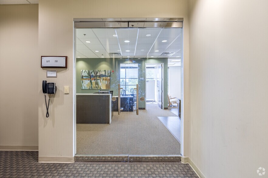 More Photos Of 320 W Lanier Ave, Fayetteville Coworking Space