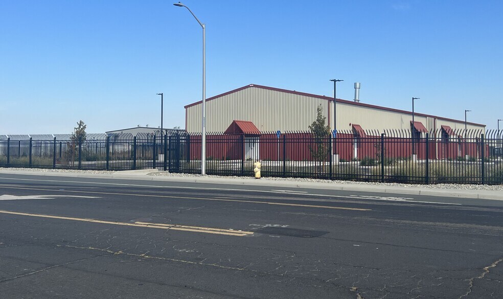 More Photos Of 10 Poppy House, Rio Vista Manufacturing For Lease