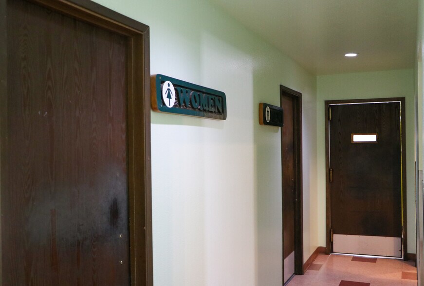 More Photos Of 710 S Columbia Ave, Connell Restaurant For Sale