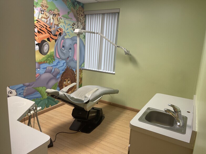 More Photos Of 1288 Rickert Dr, Naperville Medical For Lease