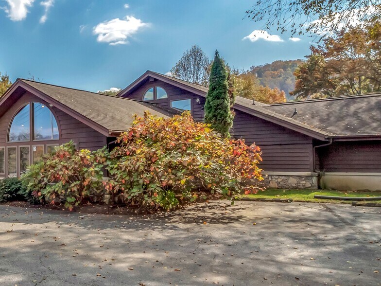 More Photos Of 540 Hospital Dr, Clyde Healthcare For Sale