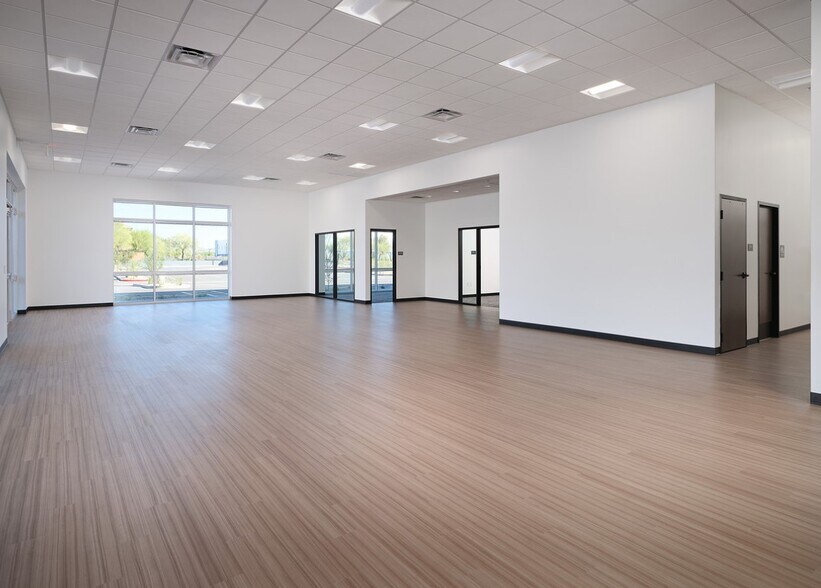 More Photos Of 2350 W Corporate Center Dr, Phoenix Distribution For Sale